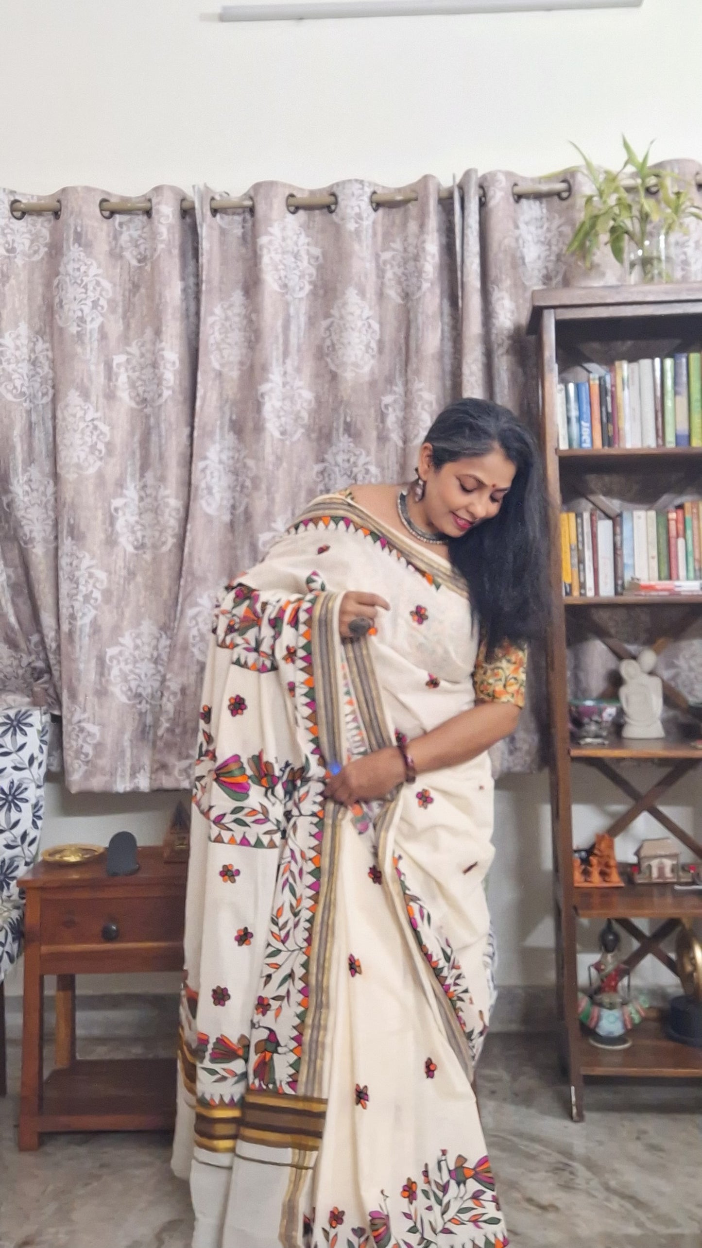 Hand-Painted Sohrai Art Kerala Cotton Saree – Tribal Bird Motifs on Off White