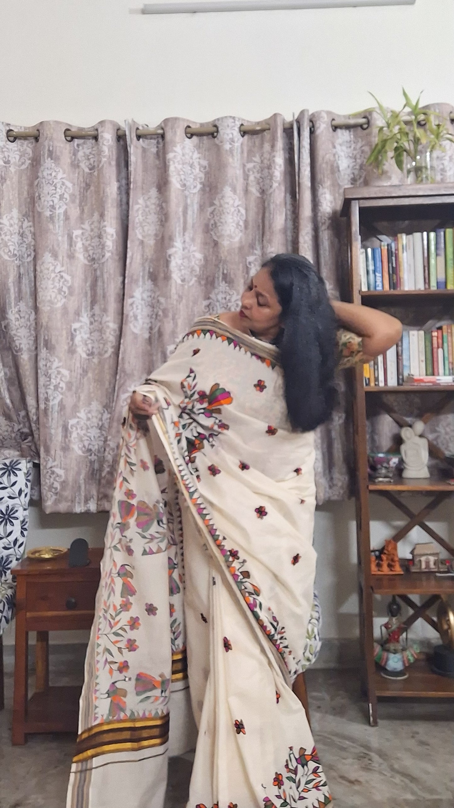 Hand-Painted Sohrai Art Kerala Cotton Saree – Tribal Bird Motifs on Off White