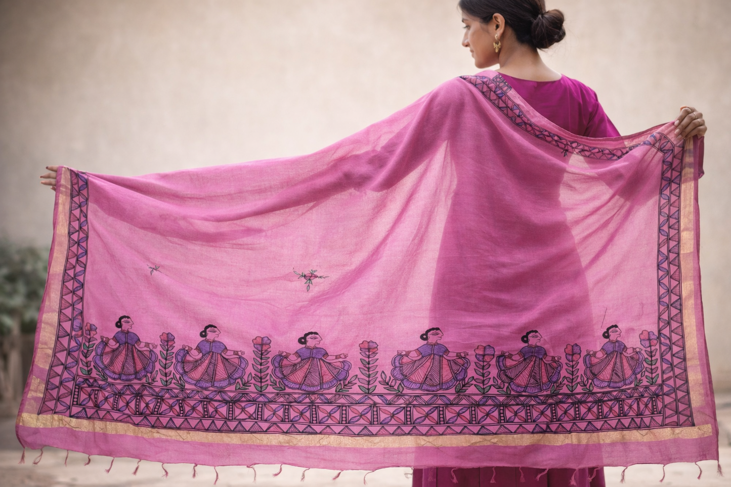madhubani hand painted pink suit set dupatta detail
