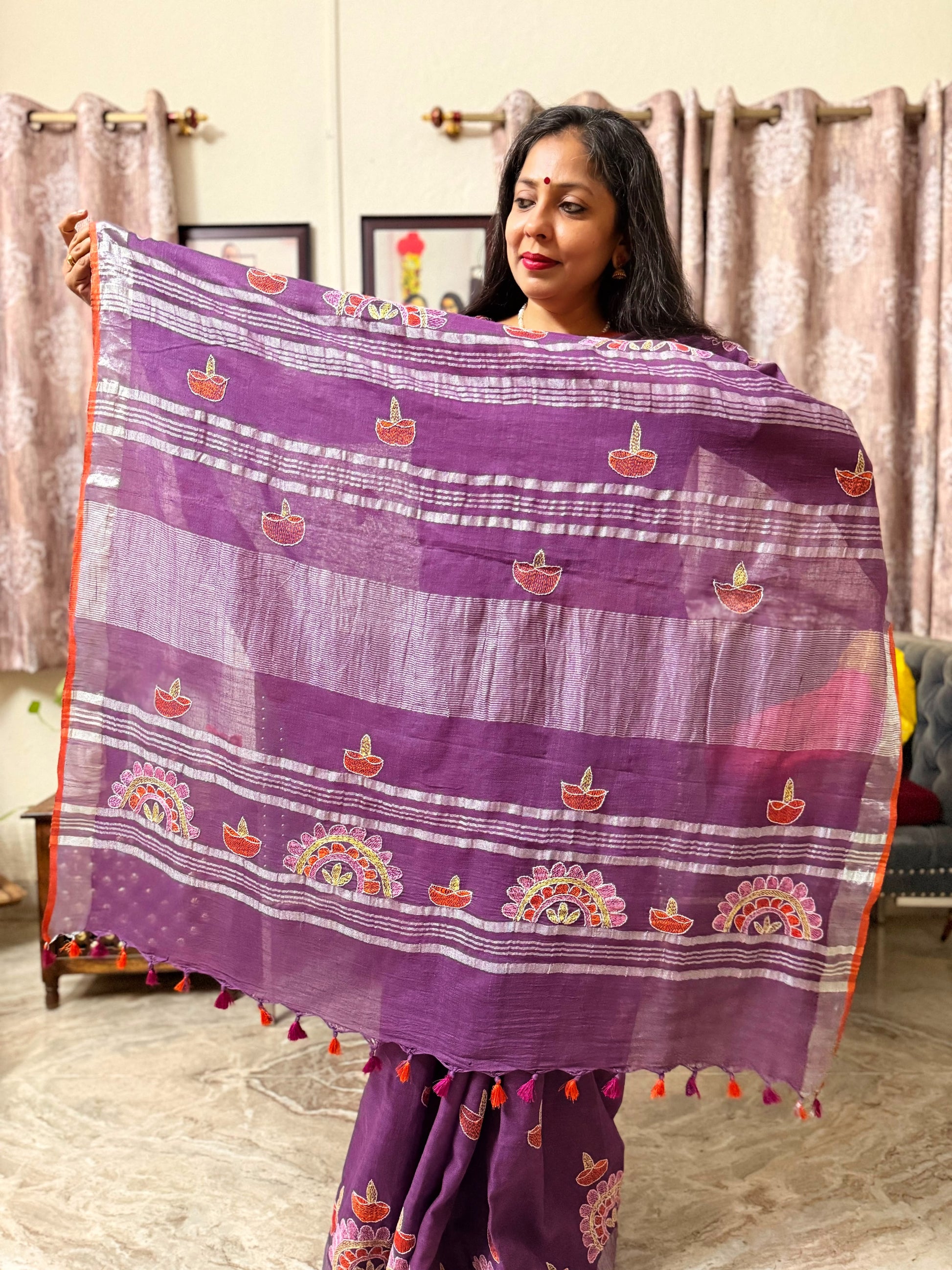 Hand embroidered Sujni pallu featuring festive diya motifs and tassels